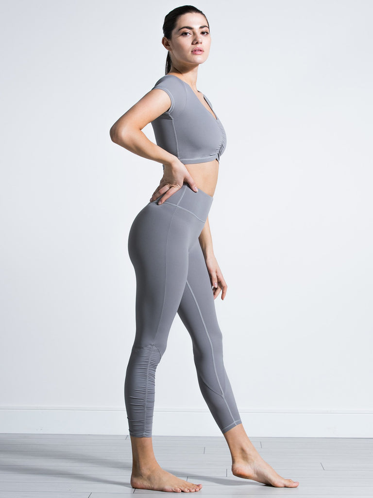 RUCHED NUDE TEE, LUNAR GREY