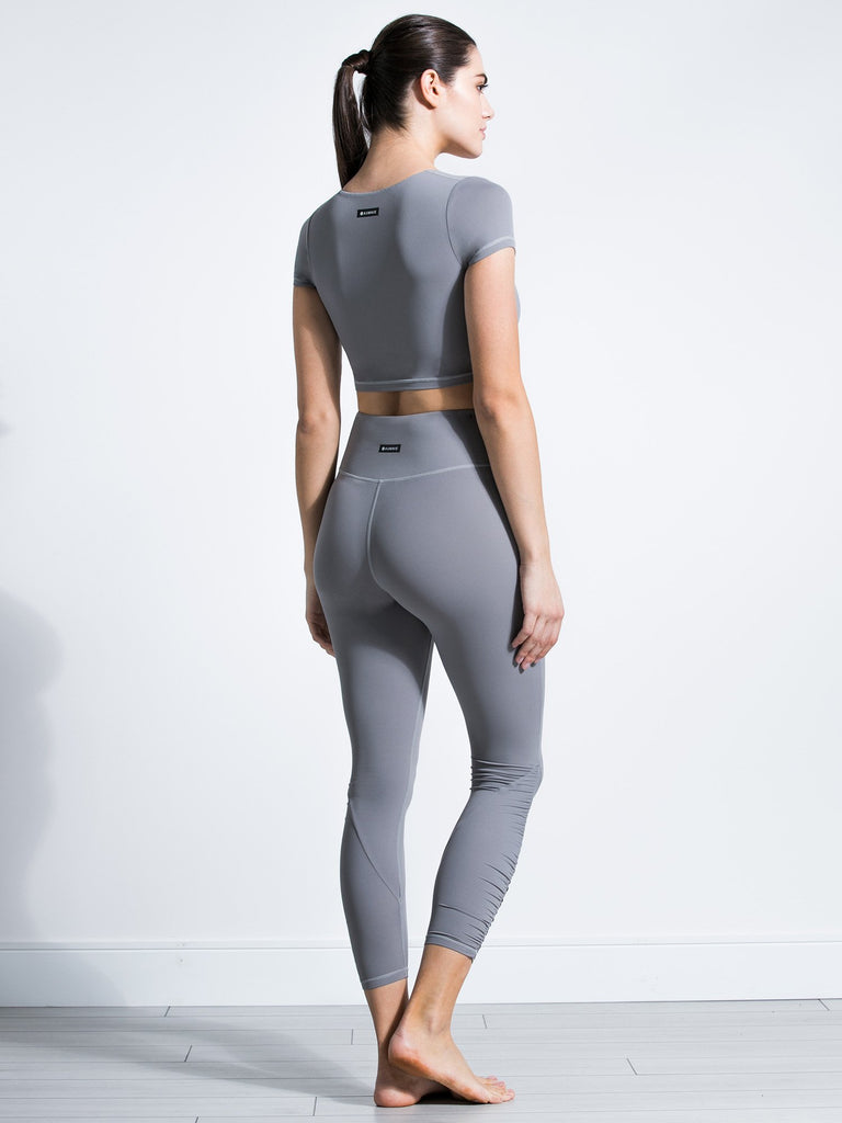 RUCHED NUDE TEE, LUNAR GREY