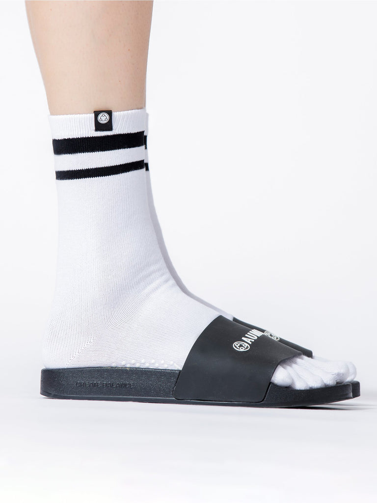KNEE HIGH FULL TOE YOGA GRIP SOCKS, WHITE/BLACK