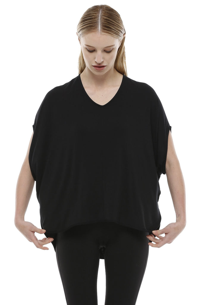 SSENTIEL 6 CAPE TEE, BLACK