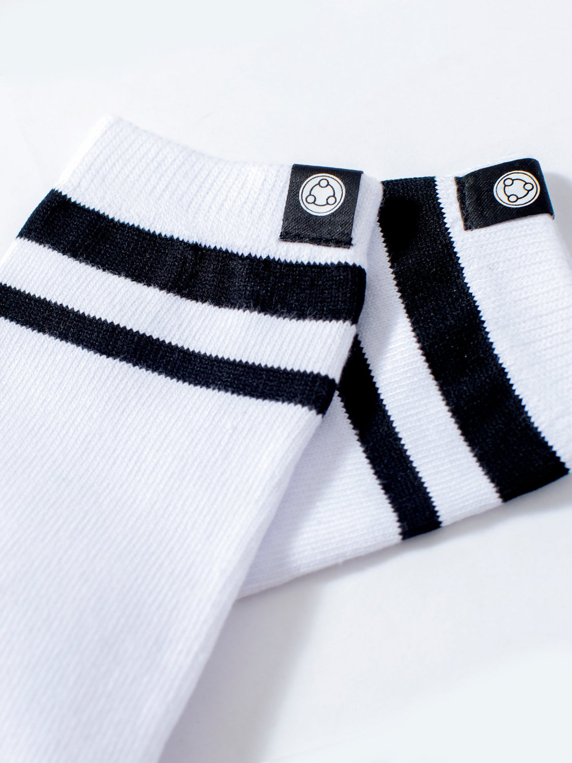 KNEE HIGH FULL TOE YOGA GRIP SOCKS, WHITE/BLACK