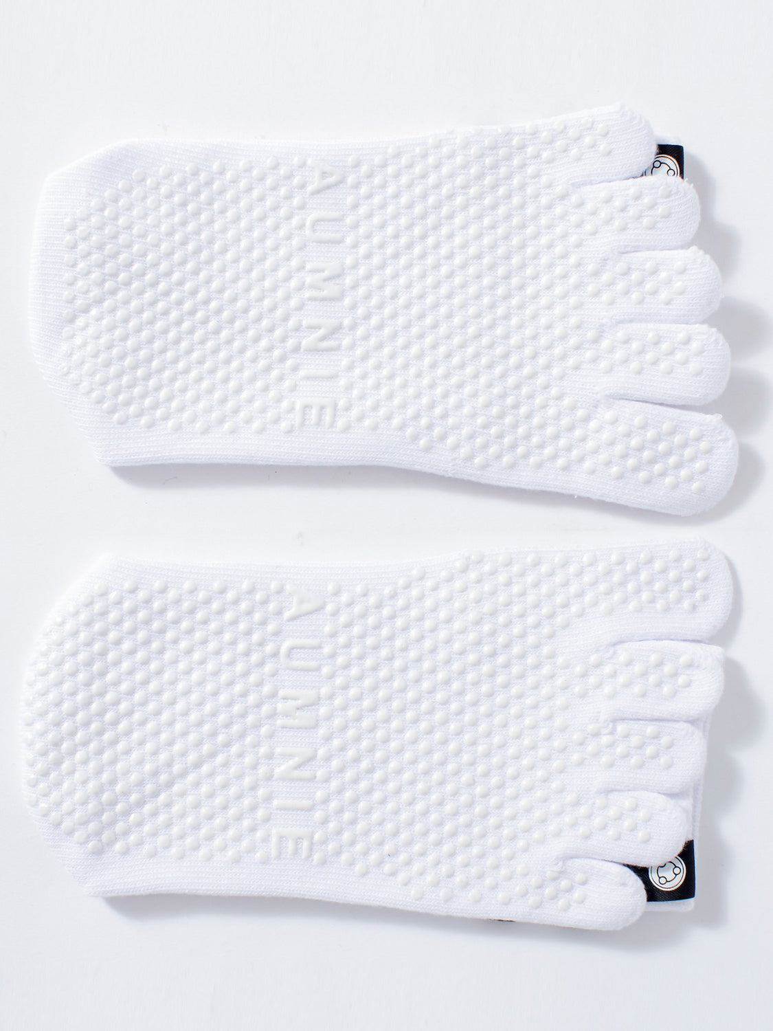 KNEE HIGH FULL TOE YOGA GRIP SOCKS, WHITE/BLACK