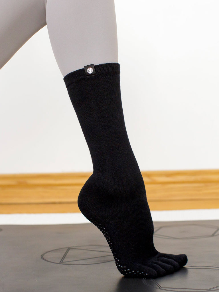 KNEE HIGH FULL TOE YOGA SOCKS, BLACK