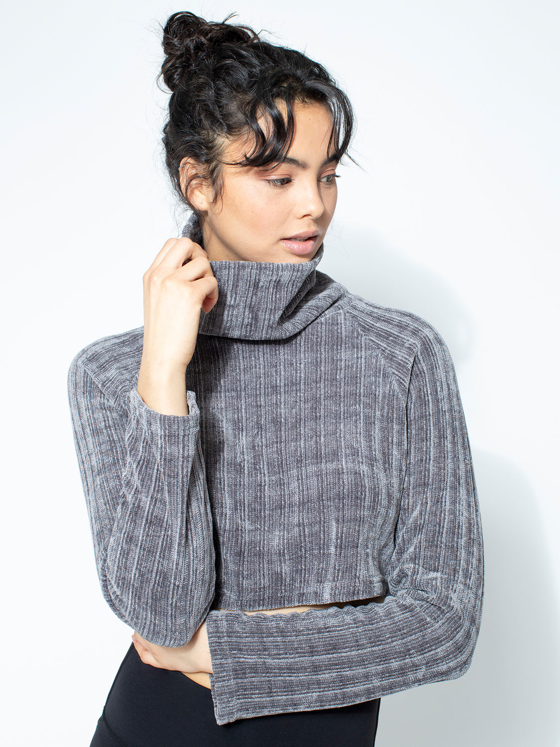 CROPPED PLUSH TURTLENECK TOP, GREY