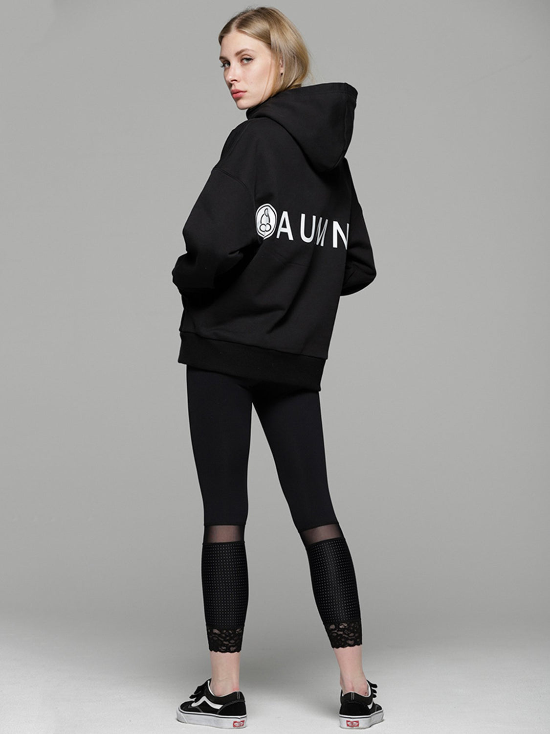 YOGI WITH A HOODIE, BLACK