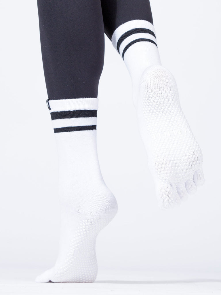 KNEE HIGH FULL TOE YOGA GRIP SOCKS, WHITE/BLACK