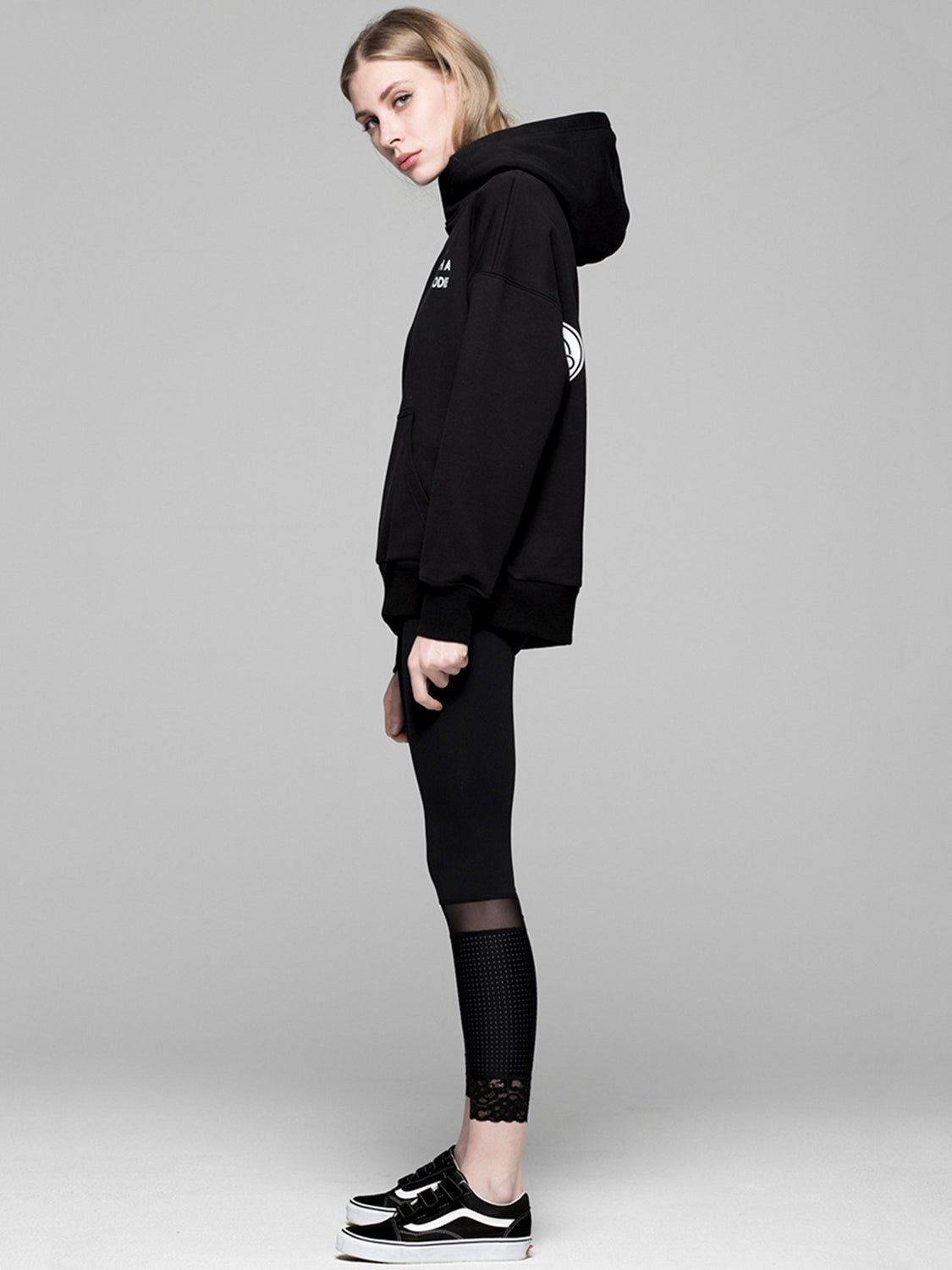 YOGI WITH A HOODIE, BLACK