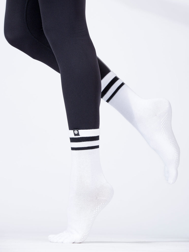 KNEE HIGH FULL TOE YOGA GRIP SOCKS, WHITE/BLACK