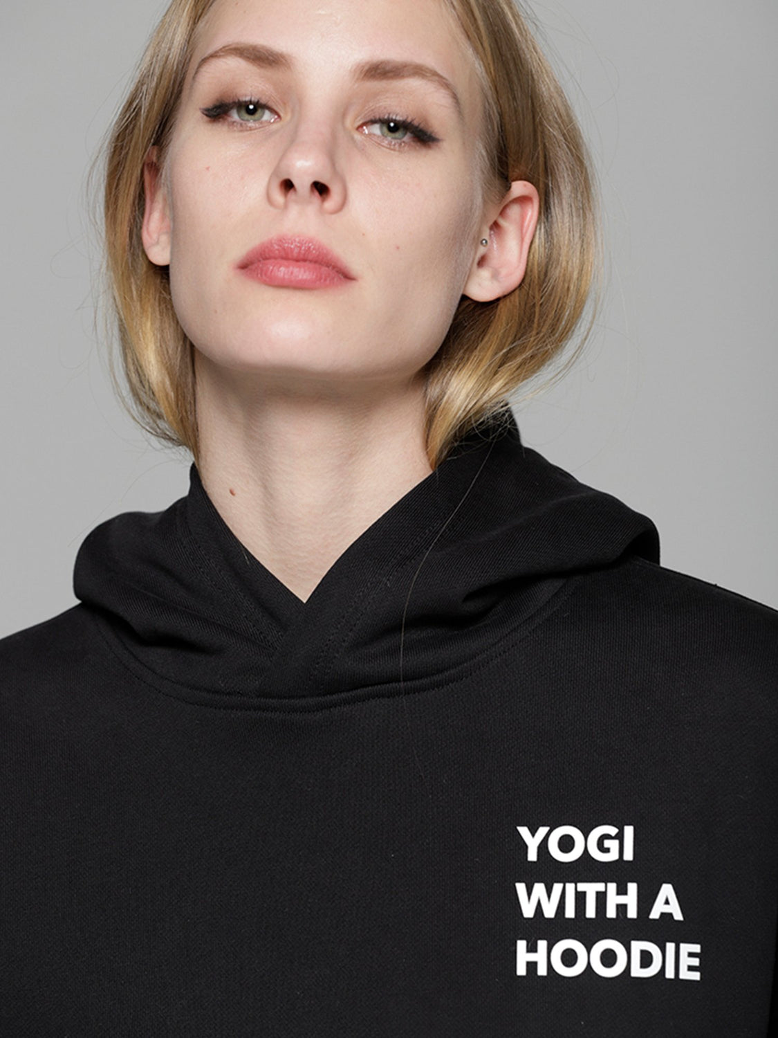 YOGI WITH A HOODIE, BLACK