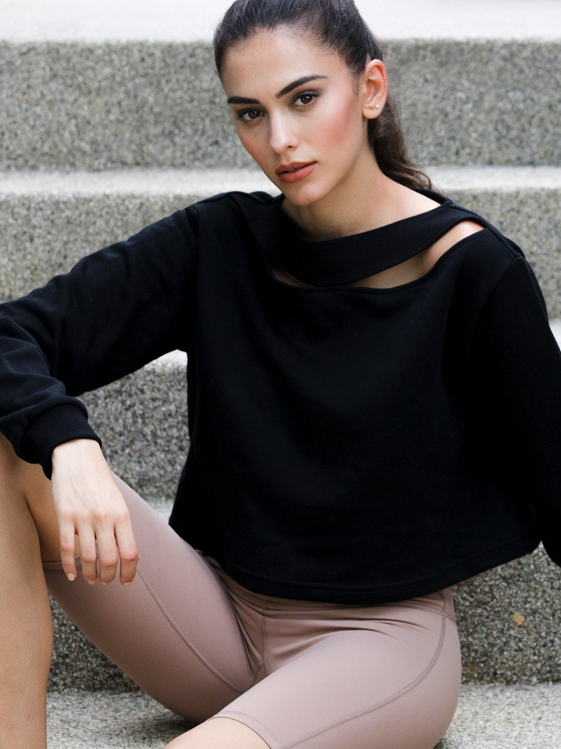 DETACHED COLLAR SWEATSHIRT,BLACK