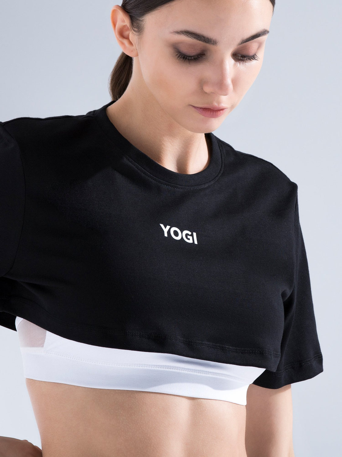 YOGI CROPPED TEE, BLACK