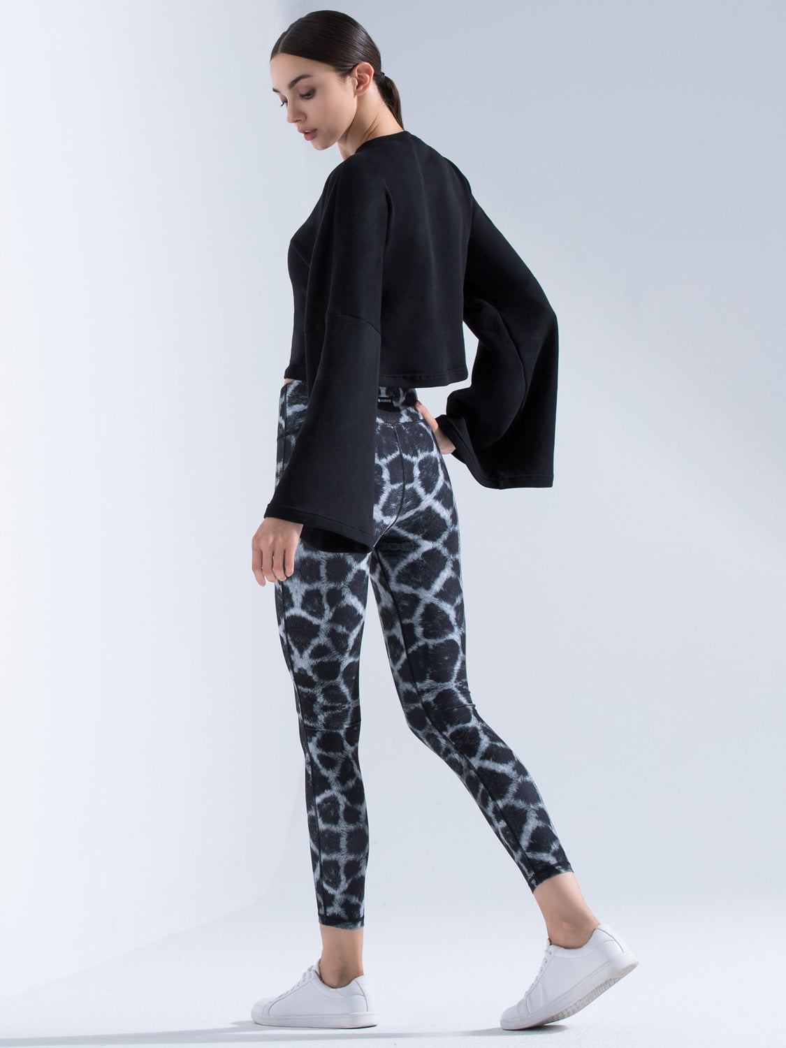 FLARED SLEEVE SWEATSHIRT, BLACK